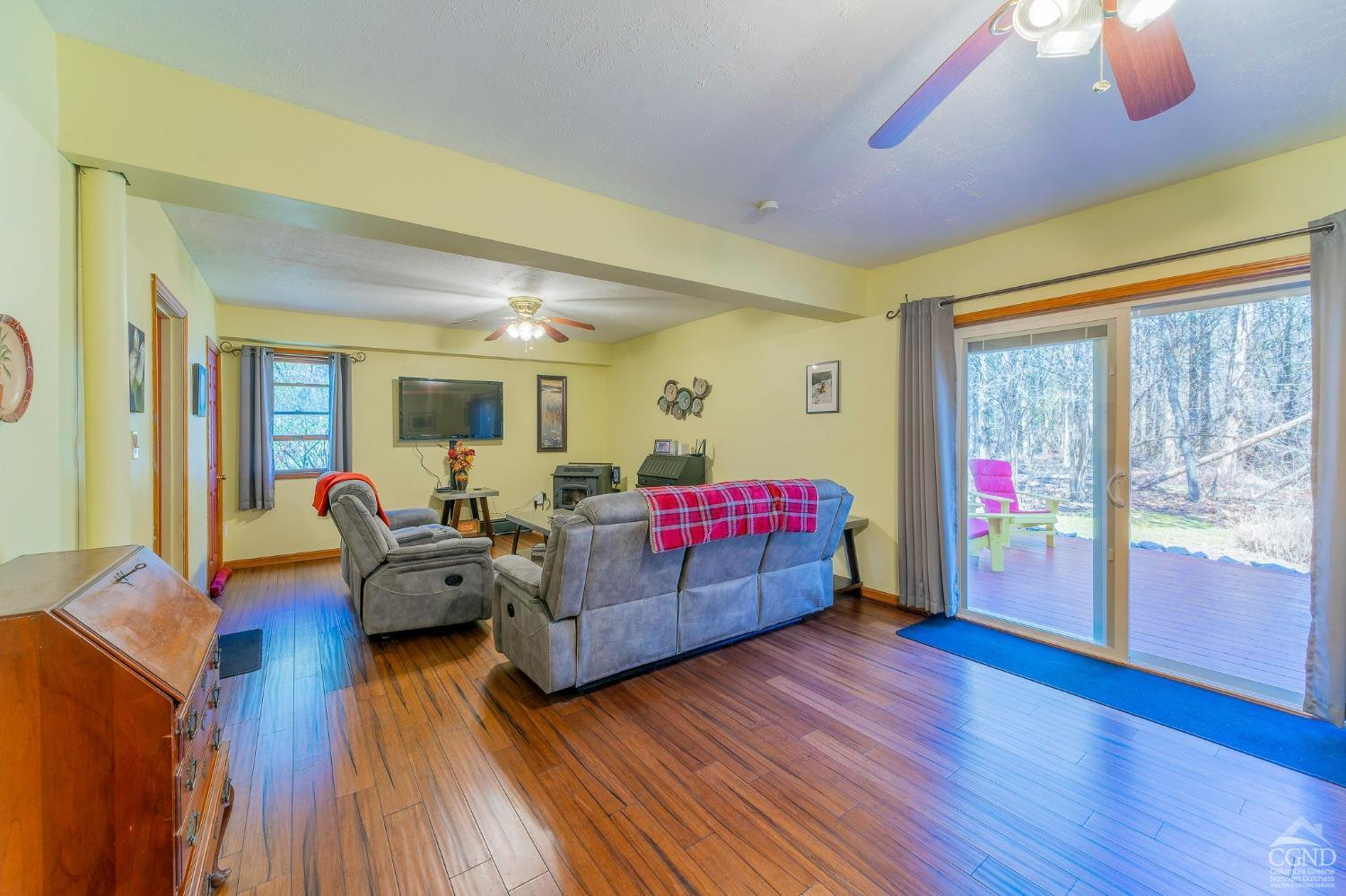 1831 Sleepy Hollow Road, Unit VV50 Athens, NY 12015 - Photo 37 of 42 a living room with furniture and wooden floor