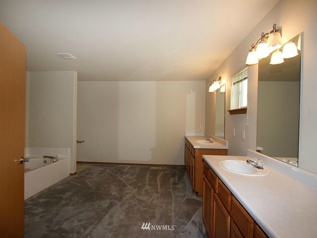 14528 Southeast 154th Street Renton, WA 98058 - Photo 8 of 15 Gallery Image 8