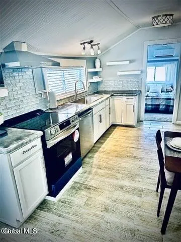 $590,000 | 12 Berry Patch Way, Crown Point, NY 12928