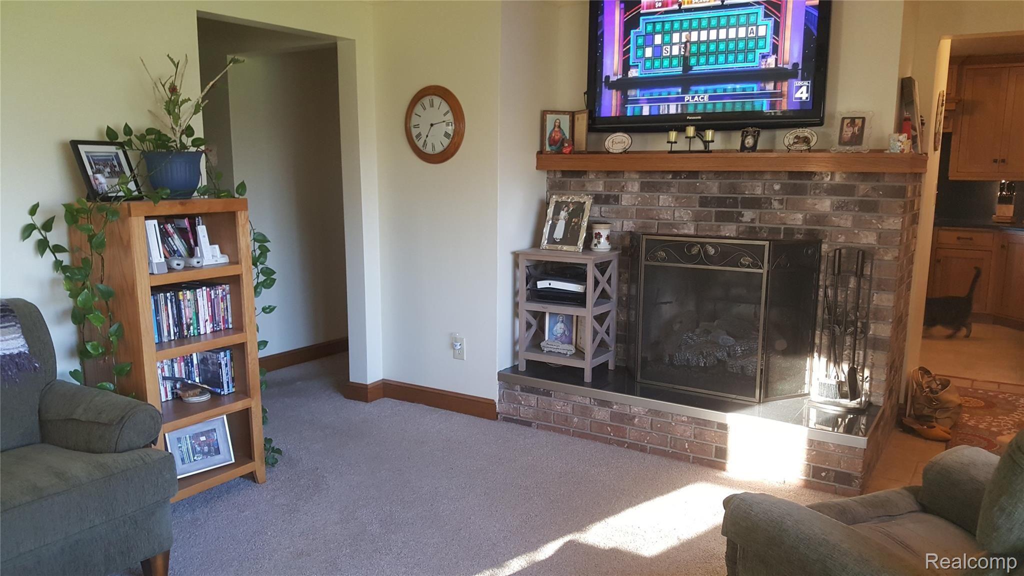 8773 US Turnpike Road Newport, MI 48166 - Photo 14 of 32 Fireplace in living room.