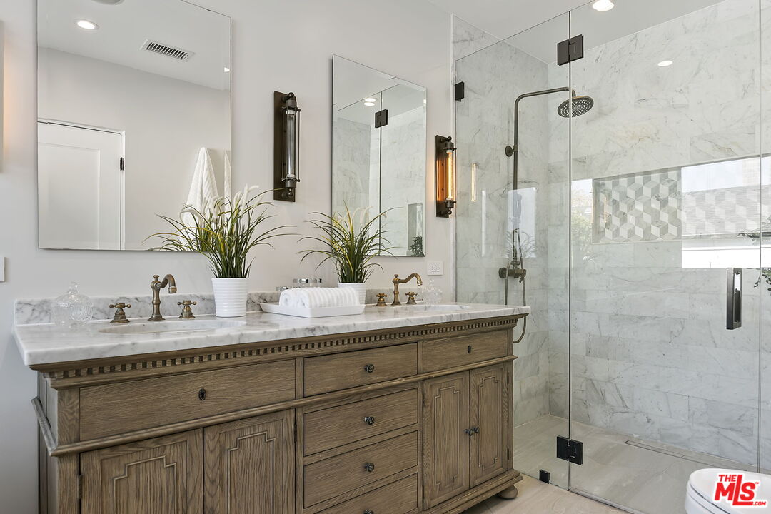 6507 West Olympic Boulevard Los Angeles, CA 90048 - Photo 25 of 50 a bathroom with double sink and a mirror