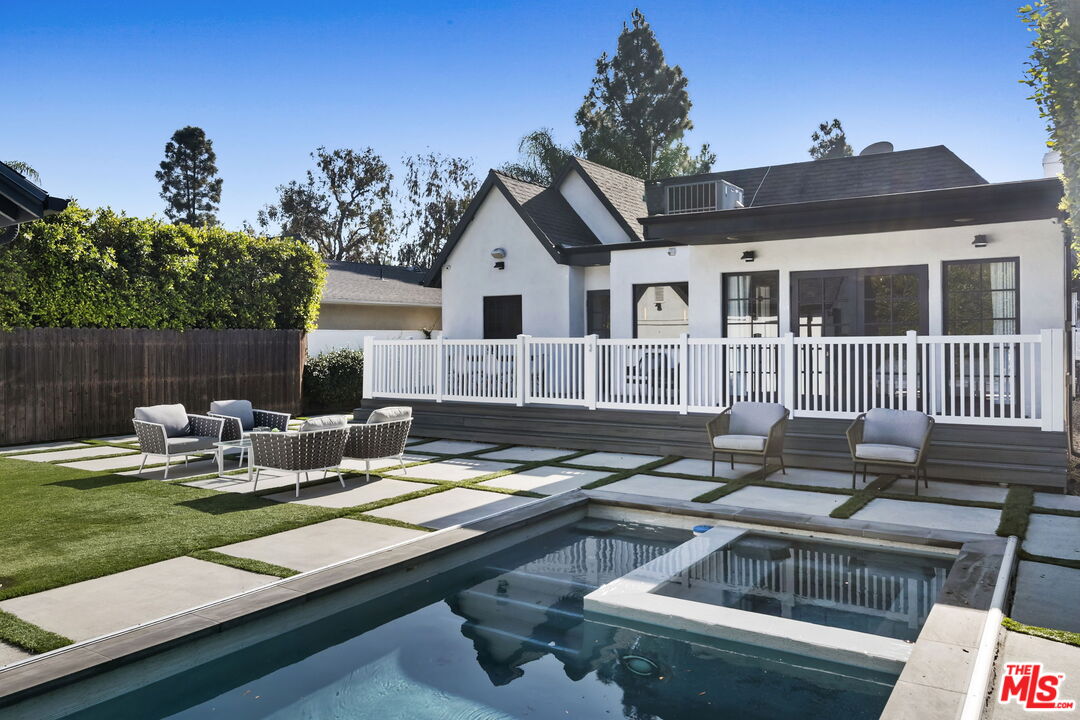 6507 West Olympic Boulevard Los Angeles, CA 90048 - Photo 34 of 50 a view of a house with backyard water fountain and sitting area