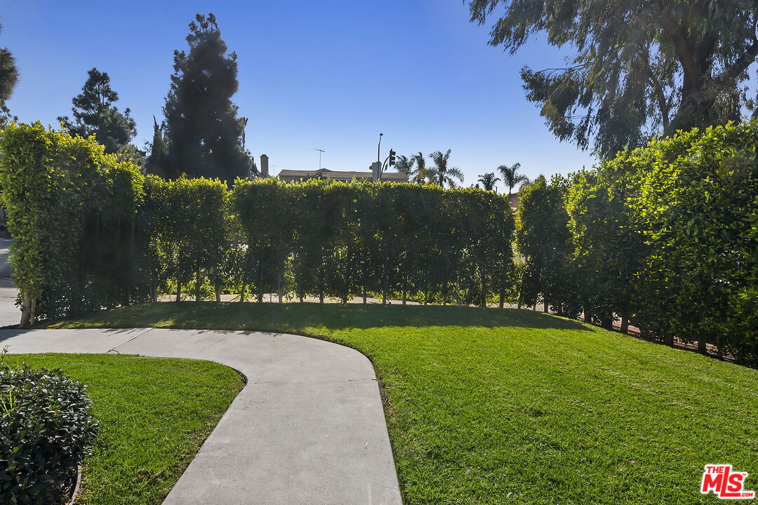 6507 West Olympic Boulevard Los Angeles, CA 90048 - Photo 4 of 50 a view of a golf course with a lake