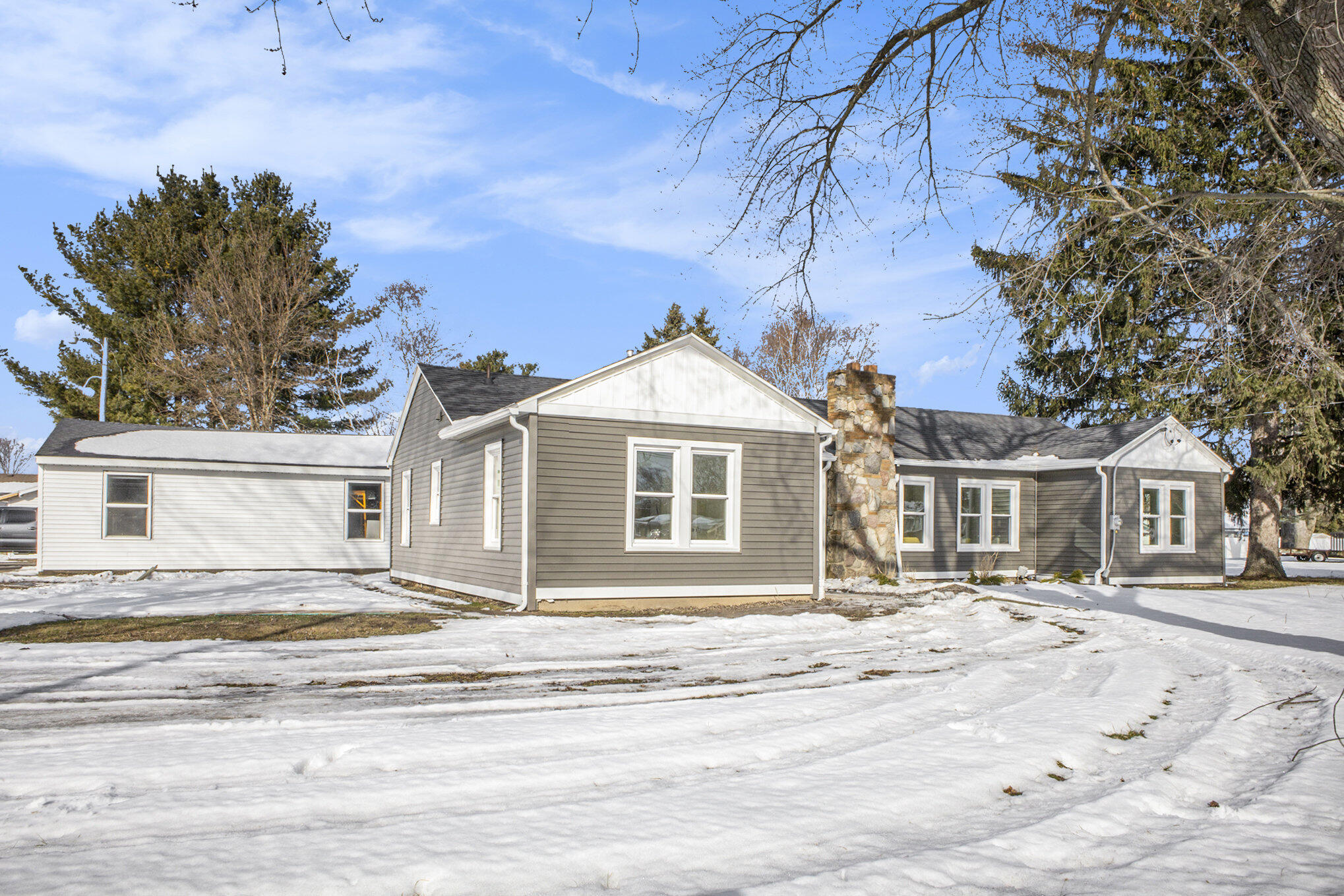 975 Port Sheldon Street Jenison, MI 49428 - Photo 3 of 24 img_4867_971