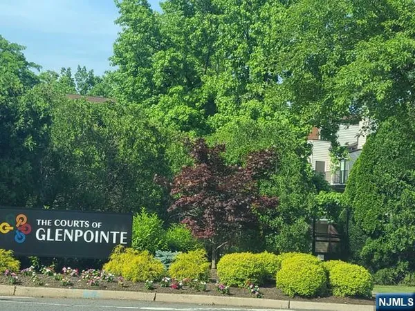 $4,100 | 10 Peabody Court, Unit 1010, Teaneck, NJ 07666