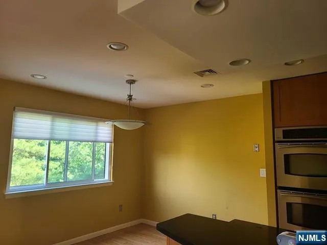 $4,100 | 10 Peabody Court, Unit 1010, Teaneck, NJ 07666