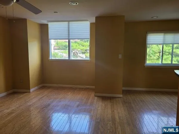 $4,100 | 10 Peabody Court, Unit 1010, Teaneck, NJ 07666