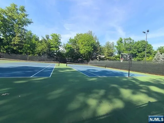 $4,100 | 10 Peabody Court, Unit 1010, Teaneck, NJ 07666