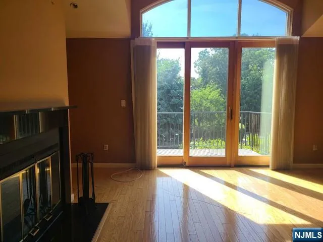 $4,100 | 10 Peabody Court, Unit 1010, Teaneck, NJ 07666