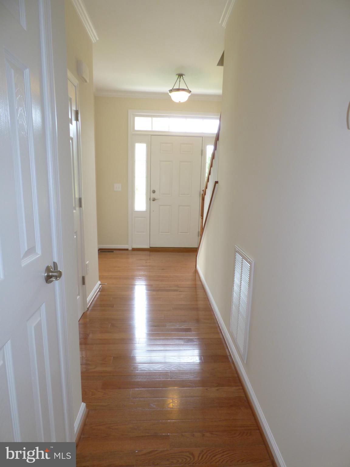 25 Harrell Road Fredericksburg, VA 22405 - Photo 4 of 29 1st Floor Hallway
