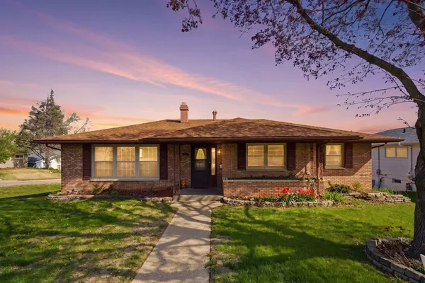 $234,500 | 1918 West Garfield Street, Davenport, IA 52804