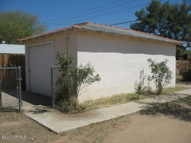 2121 West Osborn Road Phoenix, AZ 85015 - Photo 15 of 15 Back yard 4