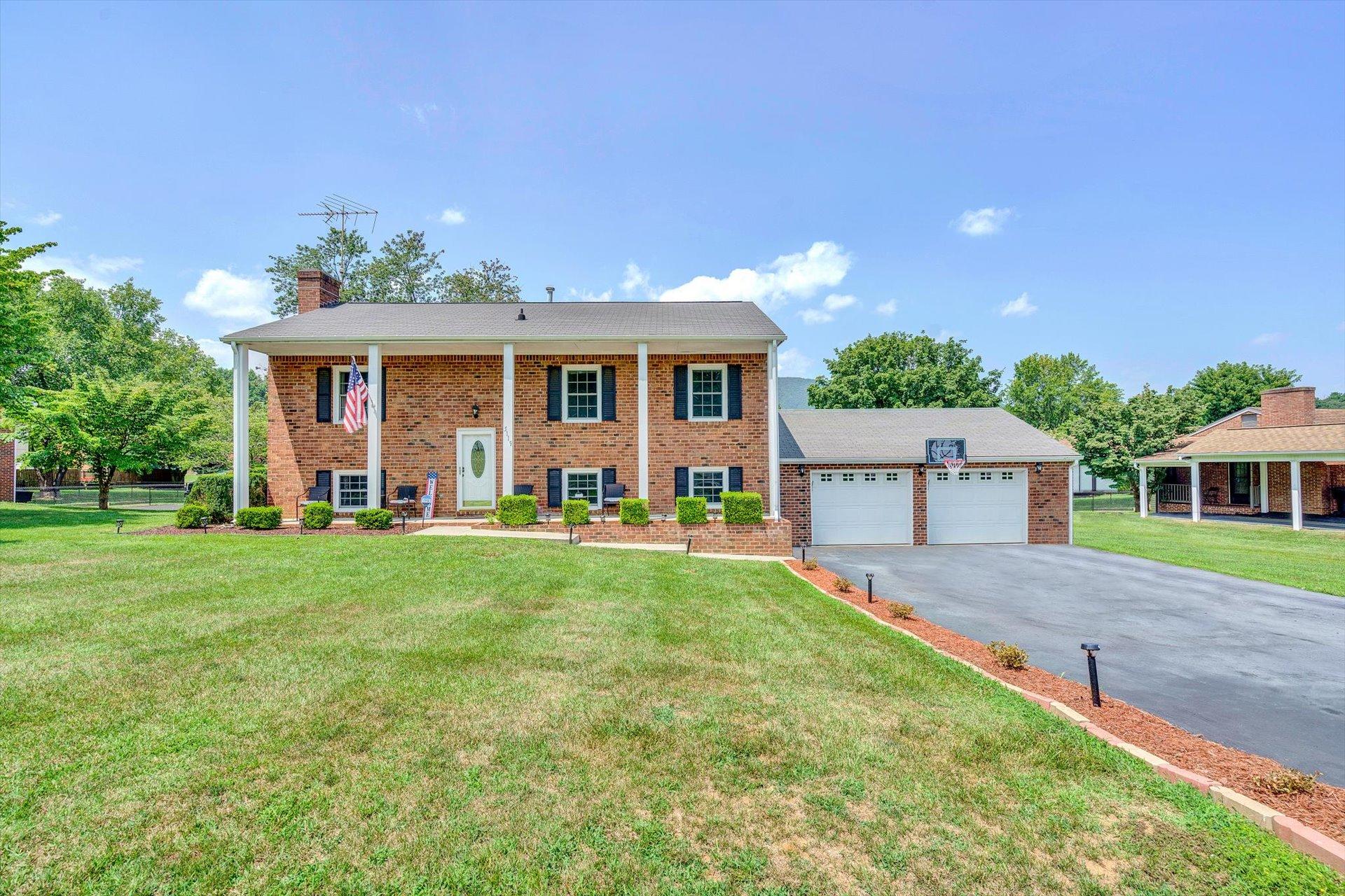 5119 Springer Road Northeast Roanoke, VA 24012 - Photo 3 of 39 03-9be7483e6f31bd8abe2ed7b5bcb16cf3e8f94