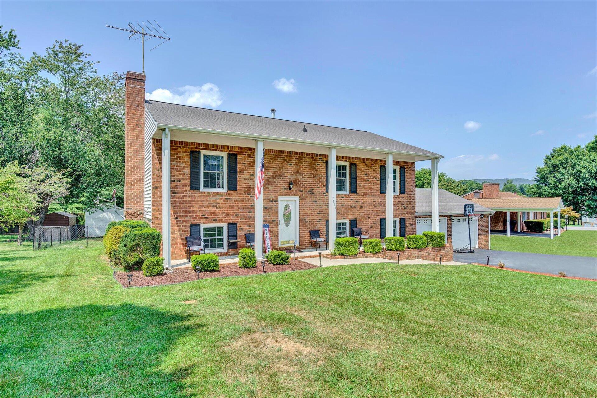 5119 Springer Road Northeast Roanoke, VA 24012 - Photo 4 of 39 04-bf35d60515ff4619072085e4fb41ba779a934