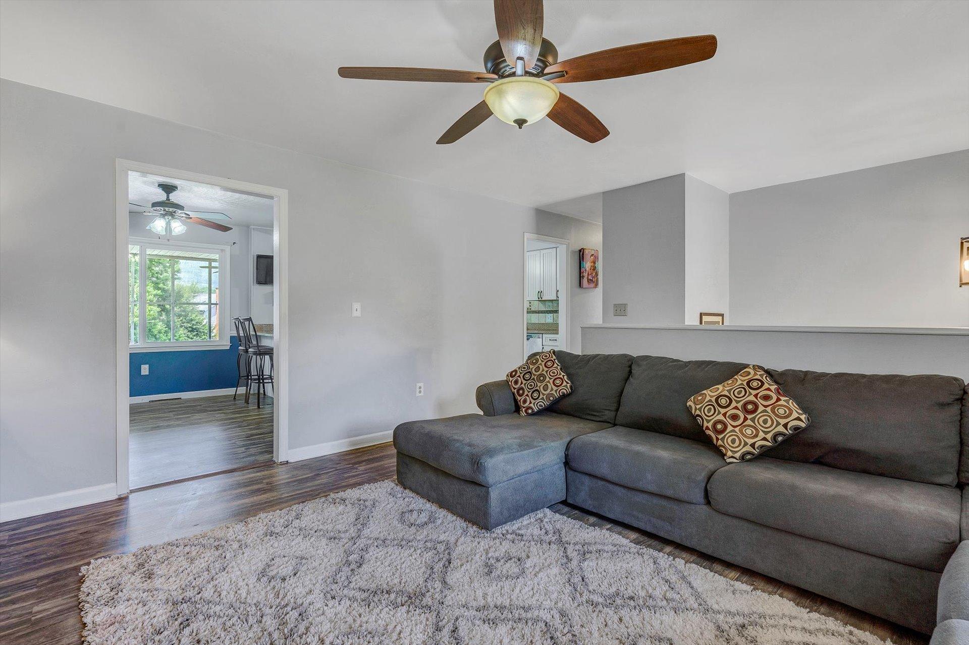 5119 Springer Road Northeast Roanoke, VA 24012 - Photo 9 of 39 09-080220210063