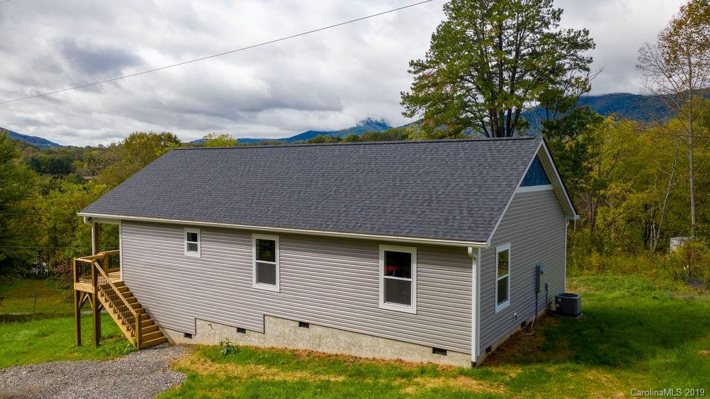 121 Craven Road Waynesville, NC 28786 - Photo 4 of 20 Gallery Image 4