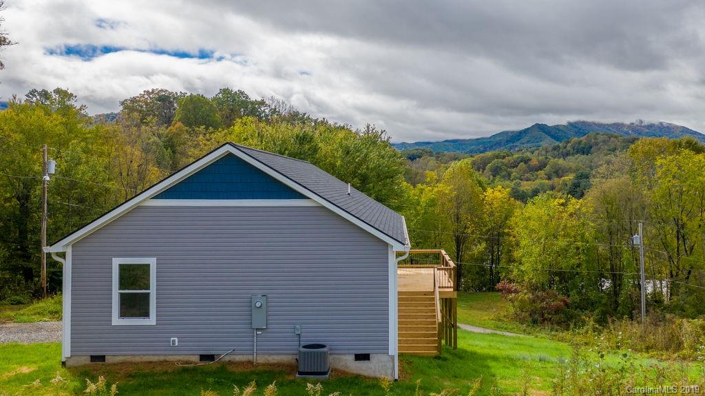121 Craven Road Waynesville, NC 28786 - Photo 5 of 20 Gallery Image 5
