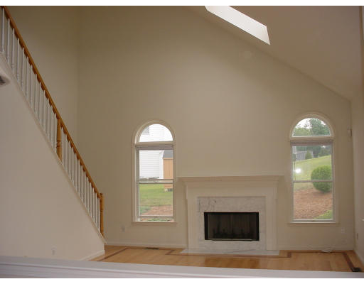111 Robert Road Marlborough, MA 01752 - Photo 3 of 6 Gallery Image 3