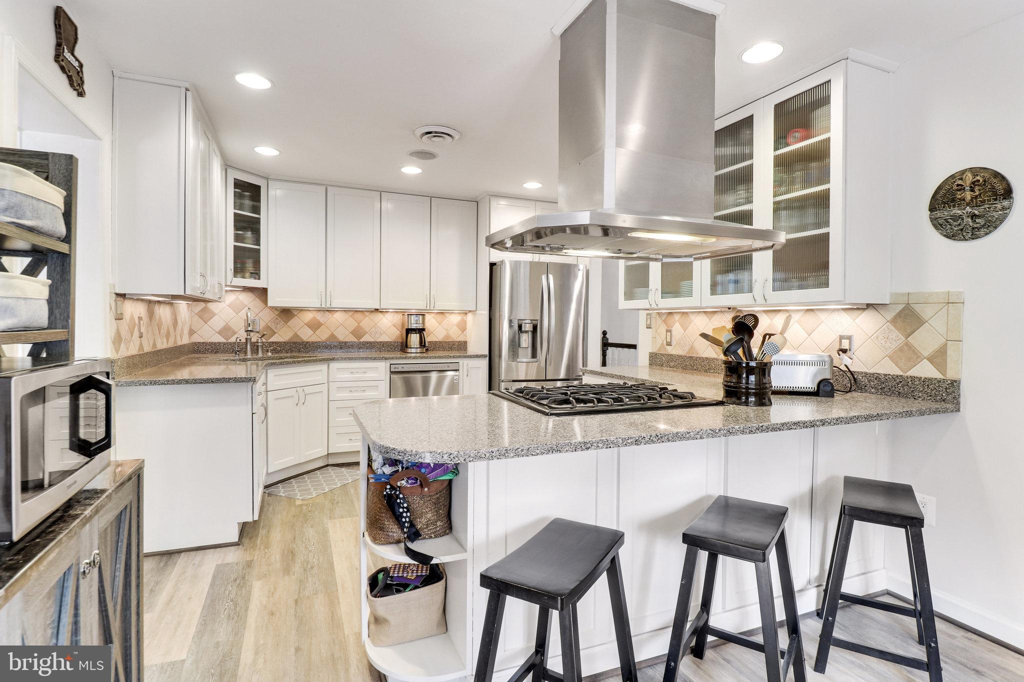 100 Battle Street Southeast Vienna, VA 22180 - Photo 11 of 88 White updated Kitchen