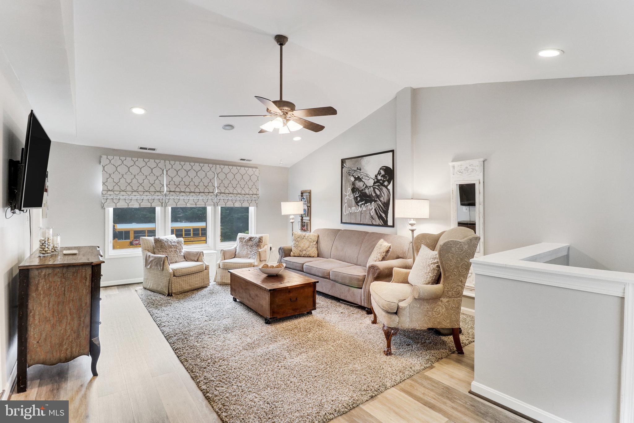 100 Battle Street Southeast Vienna, VA 22180 - Photo 25 of 88 Beautiful Vaulted Ceiling!