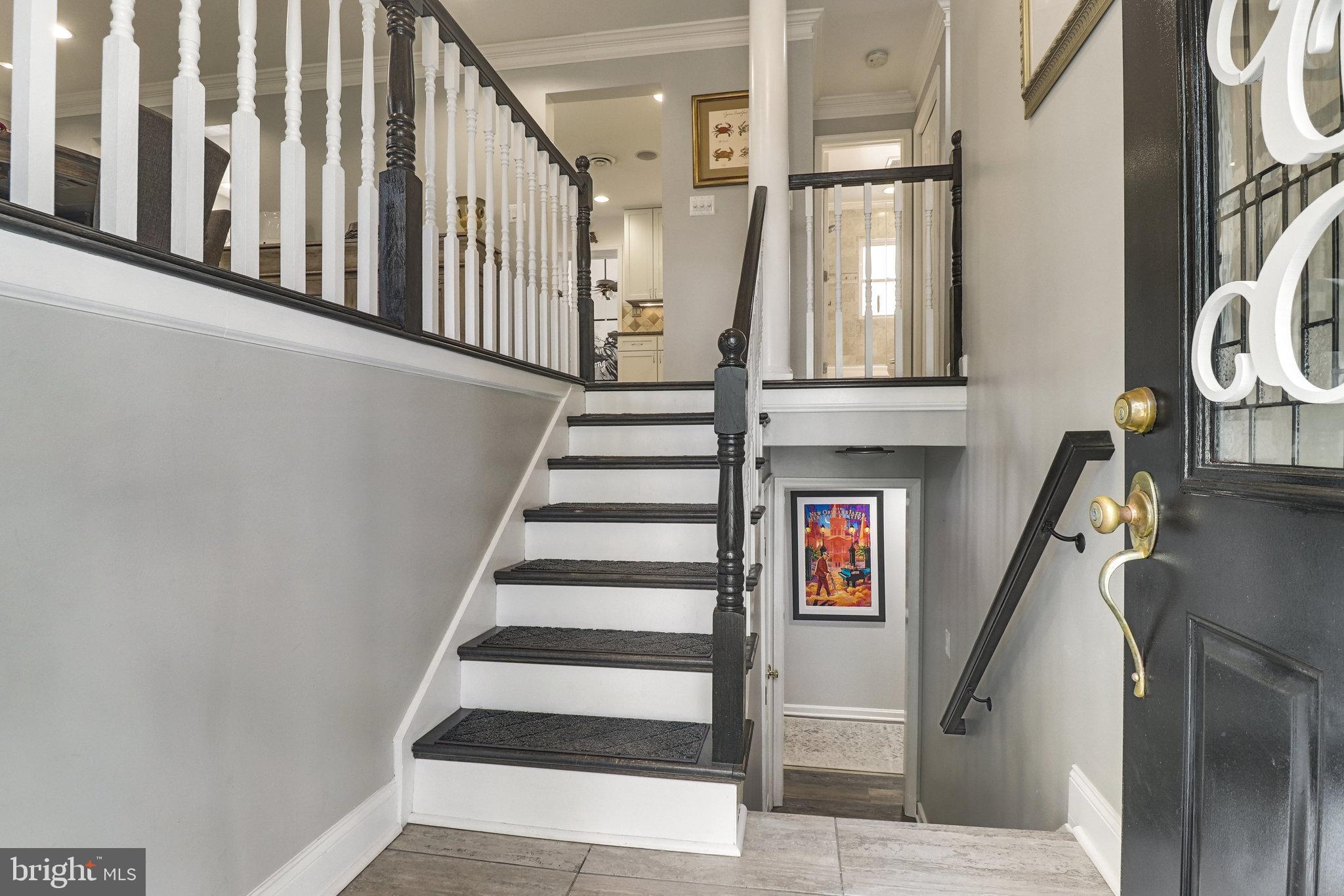 100 Battle Street Southeast Vienna, VA 22180 - Photo 5 of 88 Inviting Foyer beautifully updated.