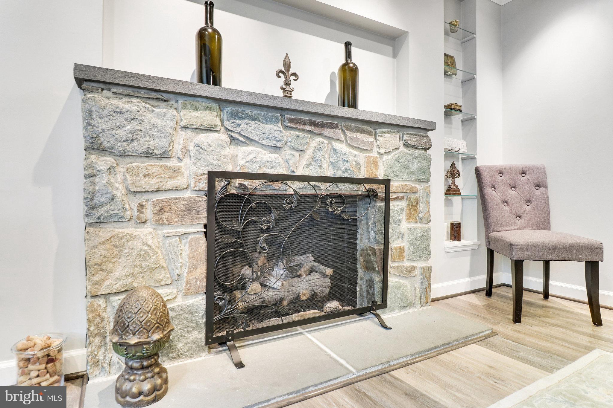 100 Battle Street Southeast Vienna, VA 22180 - Photo 10 of 88 Beautiful FP & Built-Ins too!
