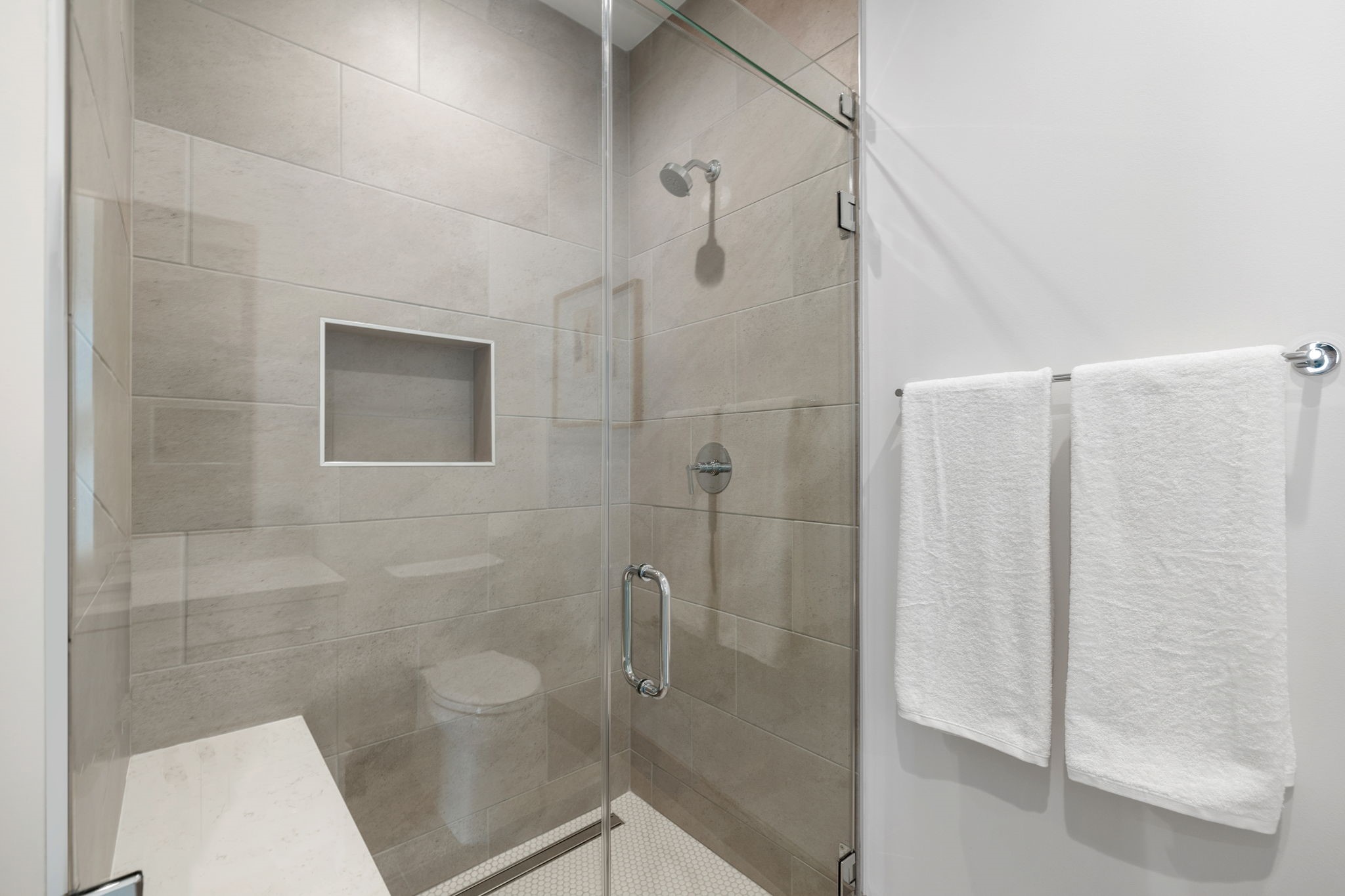 5656 San Felipe Street, Unit 1205 Houston, TX 77056 - Photo 44 of 45 a bathroom with a shower and toilet