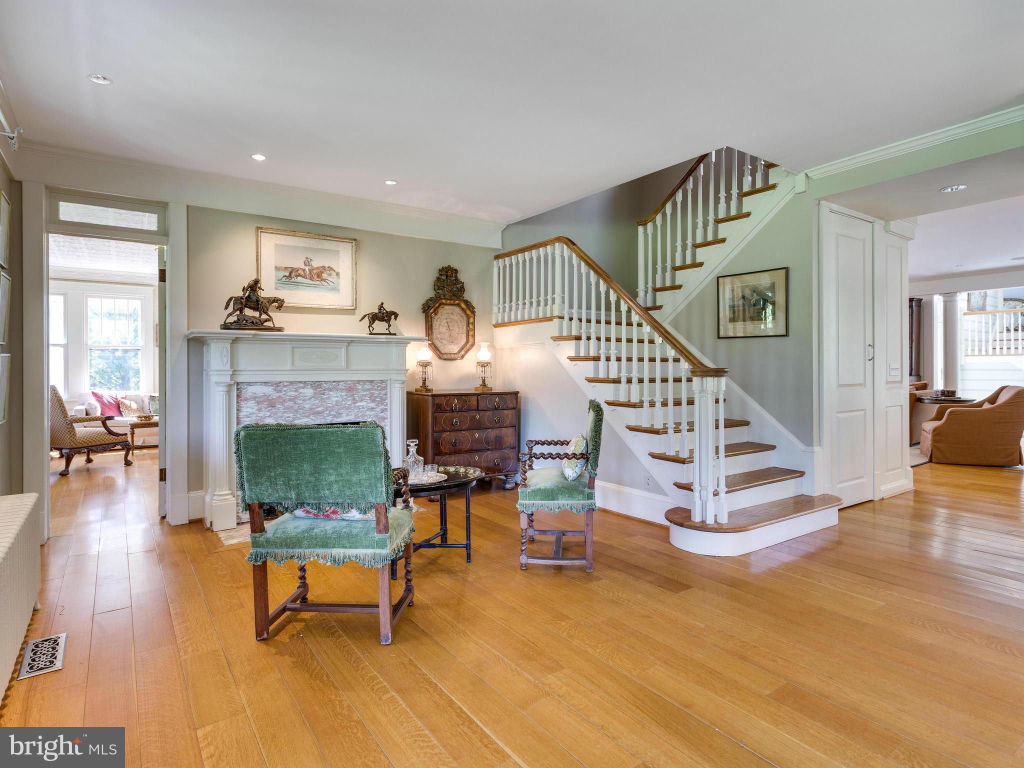 Foyer/Parlor