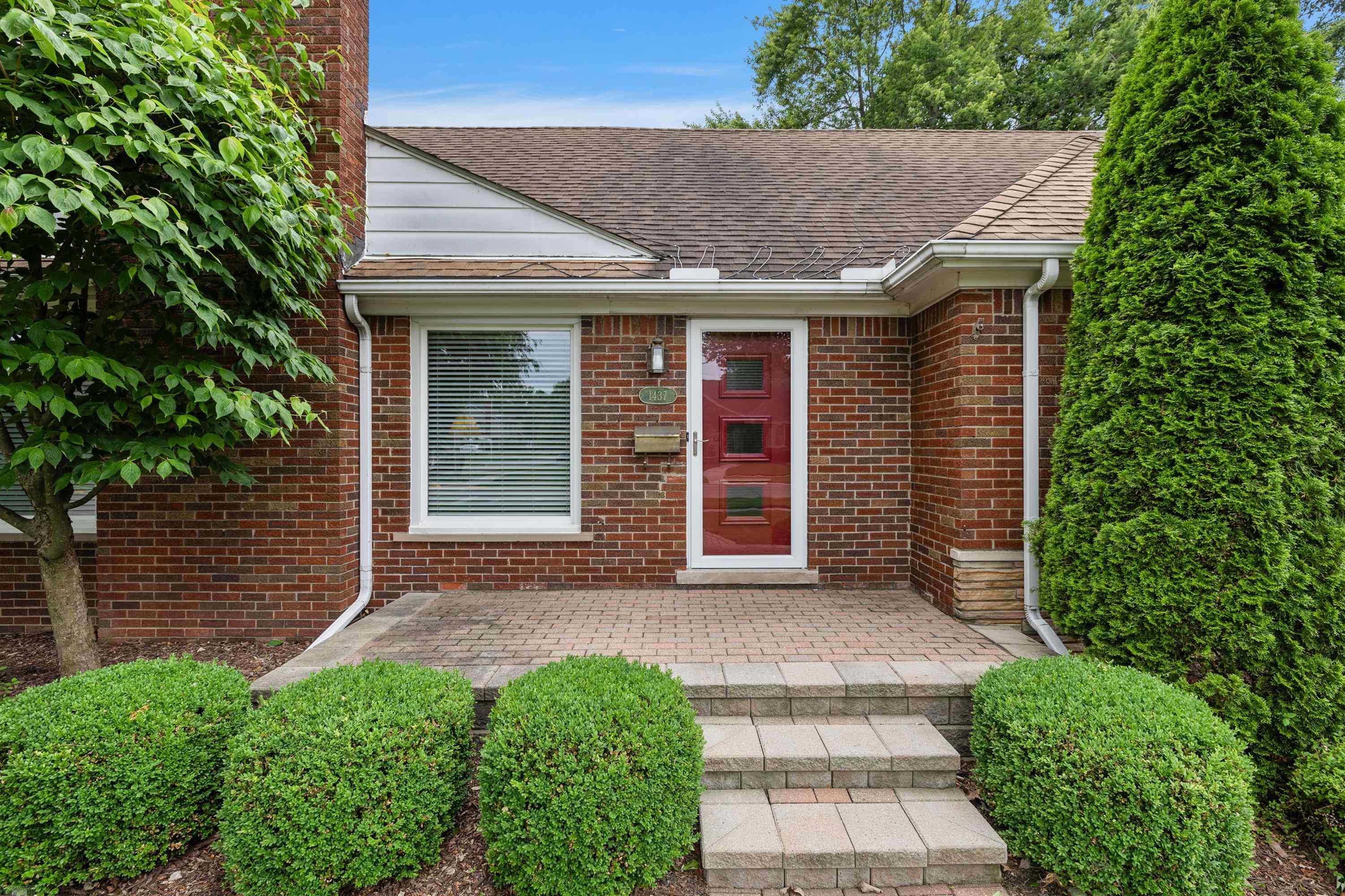 1437 Torrey Road Grosse Pointe Woods, MI 48236 - Photo 6 of 60