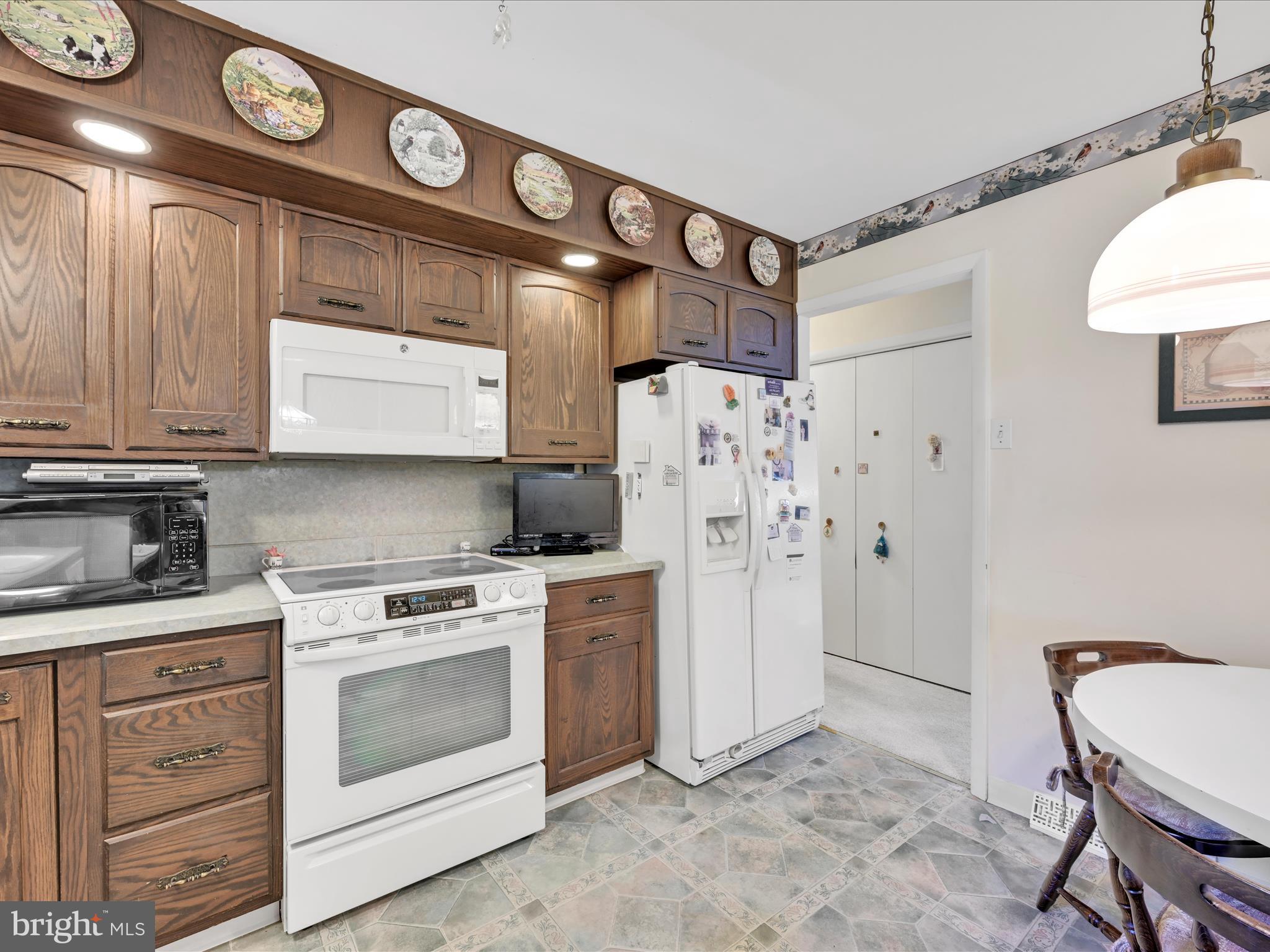 411 Governor Drive Reading, PA 19607 - Photo 9 of 32 Kitchen