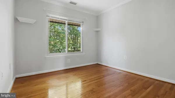 $3,390 | 18925 Lindenhouse Road, Gaithersburg, MD 20879