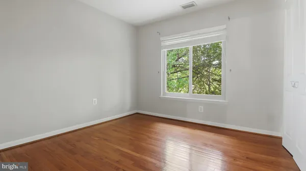 $3,390 | 18925 Lindenhouse Road, Gaithersburg, MD 20879