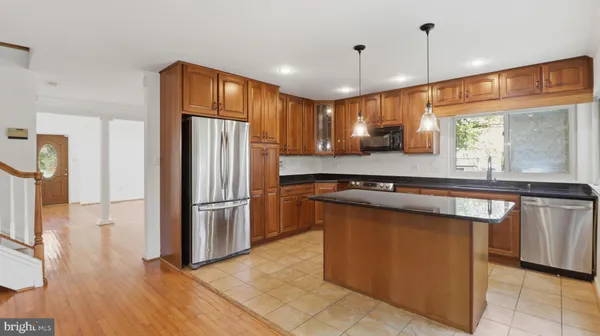 $3,390 | 18925 Lindenhouse Road, Gaithersburg, MD 20879