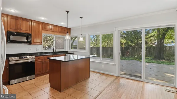 $3,390 | 18925 Lindenhouse Road, Gaithersburg, MD 20879