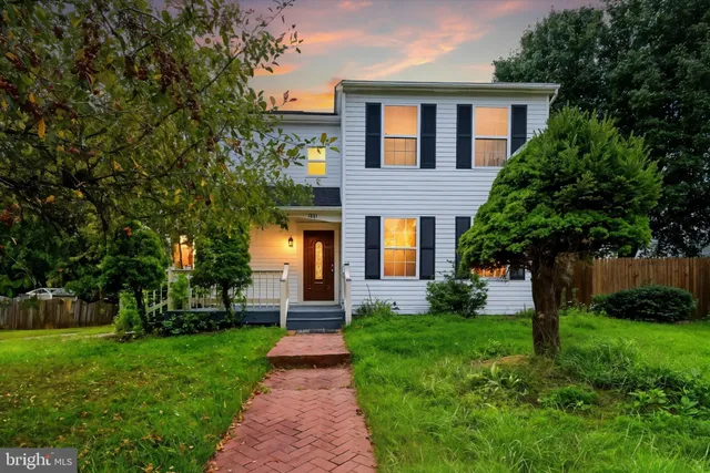 $3,000 | 1061 Berkley Drive, Sykesville, MD 21784