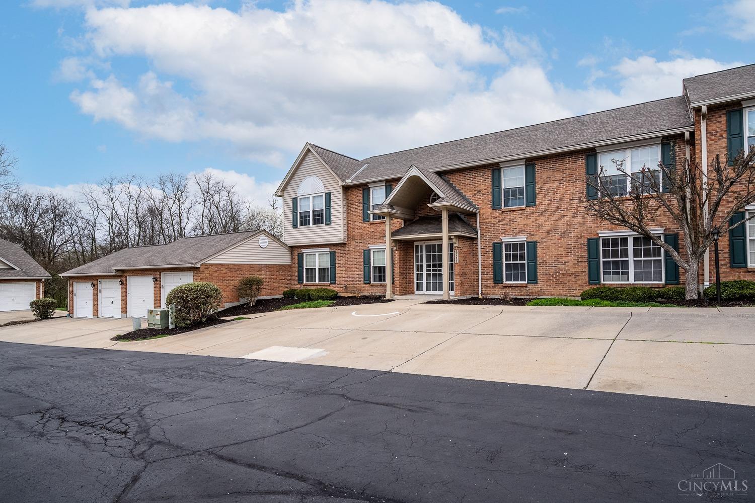 3711 Galbraith Road, Unit 70 Cincinnati, OH 45247 - Photo 3 of 60 Gallery Image 3