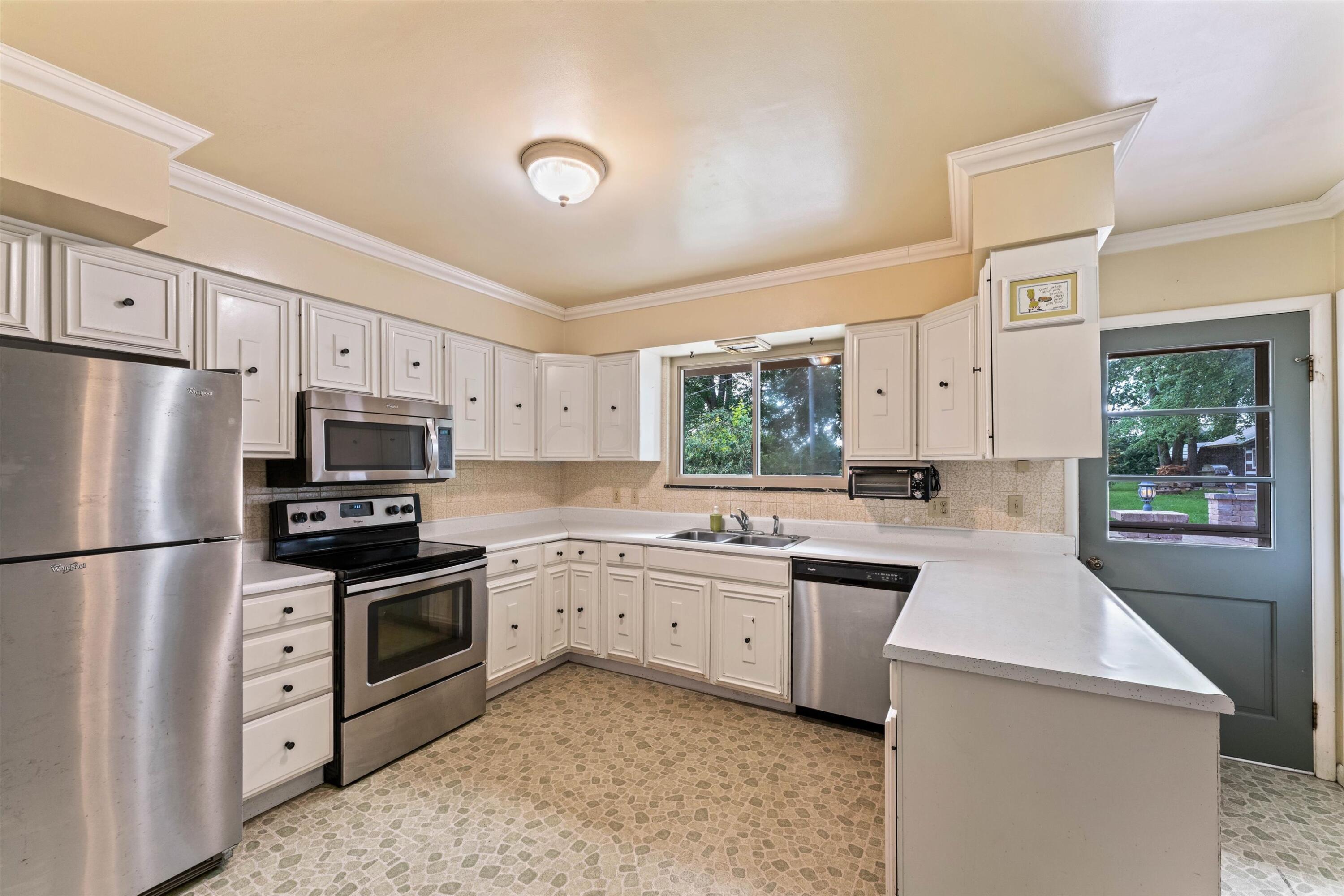 3191 Minerva Lake Road Columbus, OH 43231 - Photo 13 of 42 Kitchen