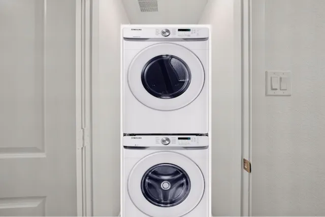 a close up view of a washer and dryer