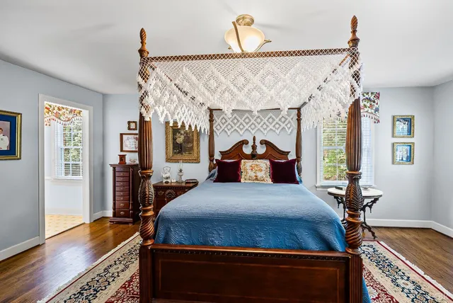 a view of a house with a yard and garage