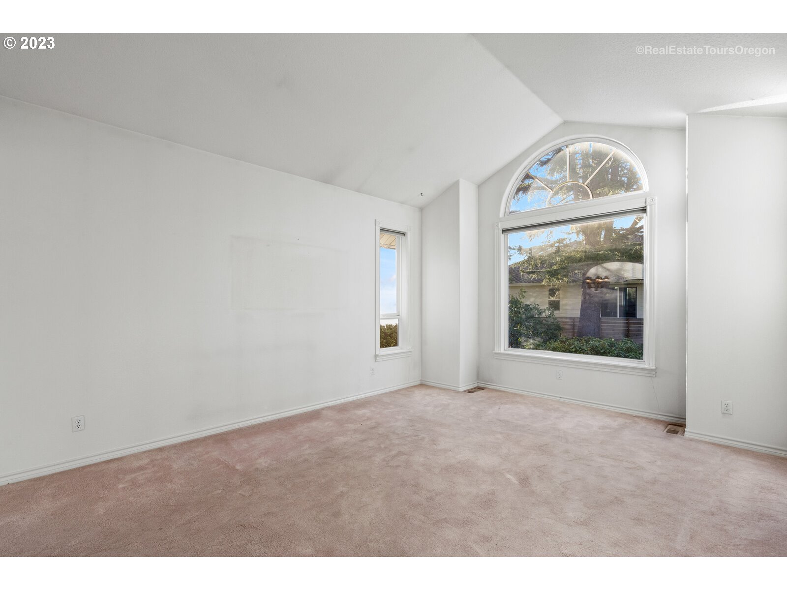 5161 Southeast Powell Valley Road Gresham, OR 97080 - Photo 11 of 32 a view of an empty room with a window