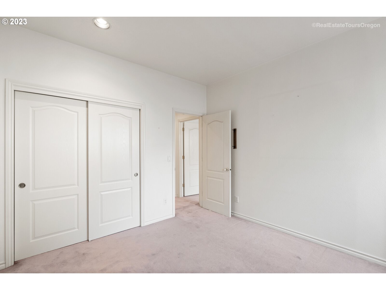 5161 Southeast Powell Valley Road Gresham, OR 97080 - Photo 18 of 32 a view of an empty room