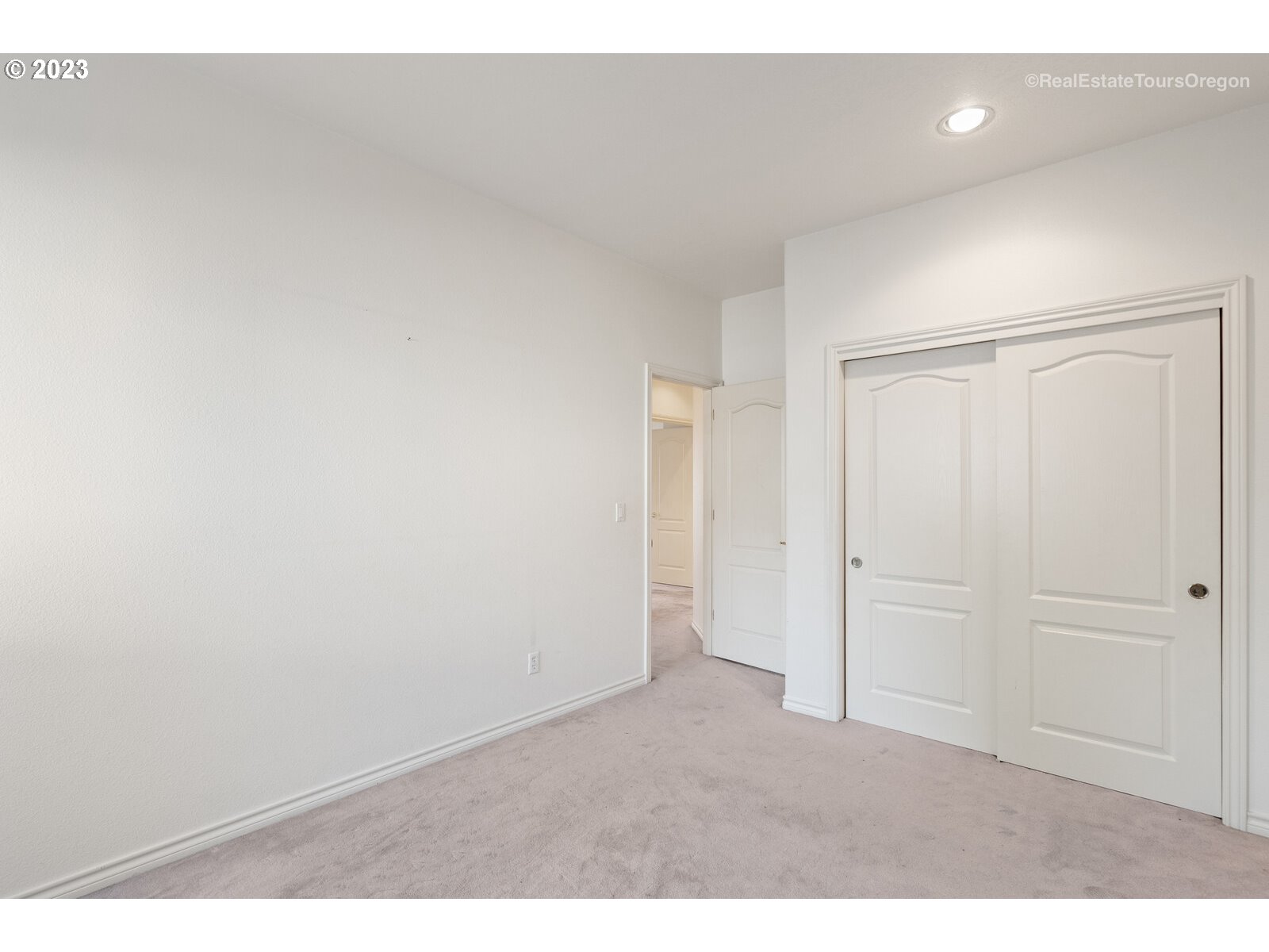 5161 Southeast Powell Valley Road Gresham, OR 97080 - Photo 20 of 32 a view of an empty room