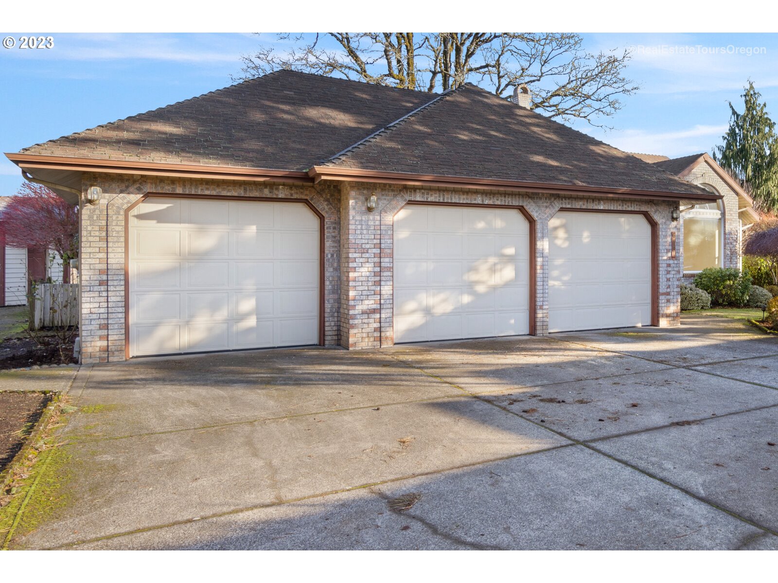 5161 Southeast Powell Valley Road Gresham, OR 97080 - Photo 2 of 32 a front view of a house