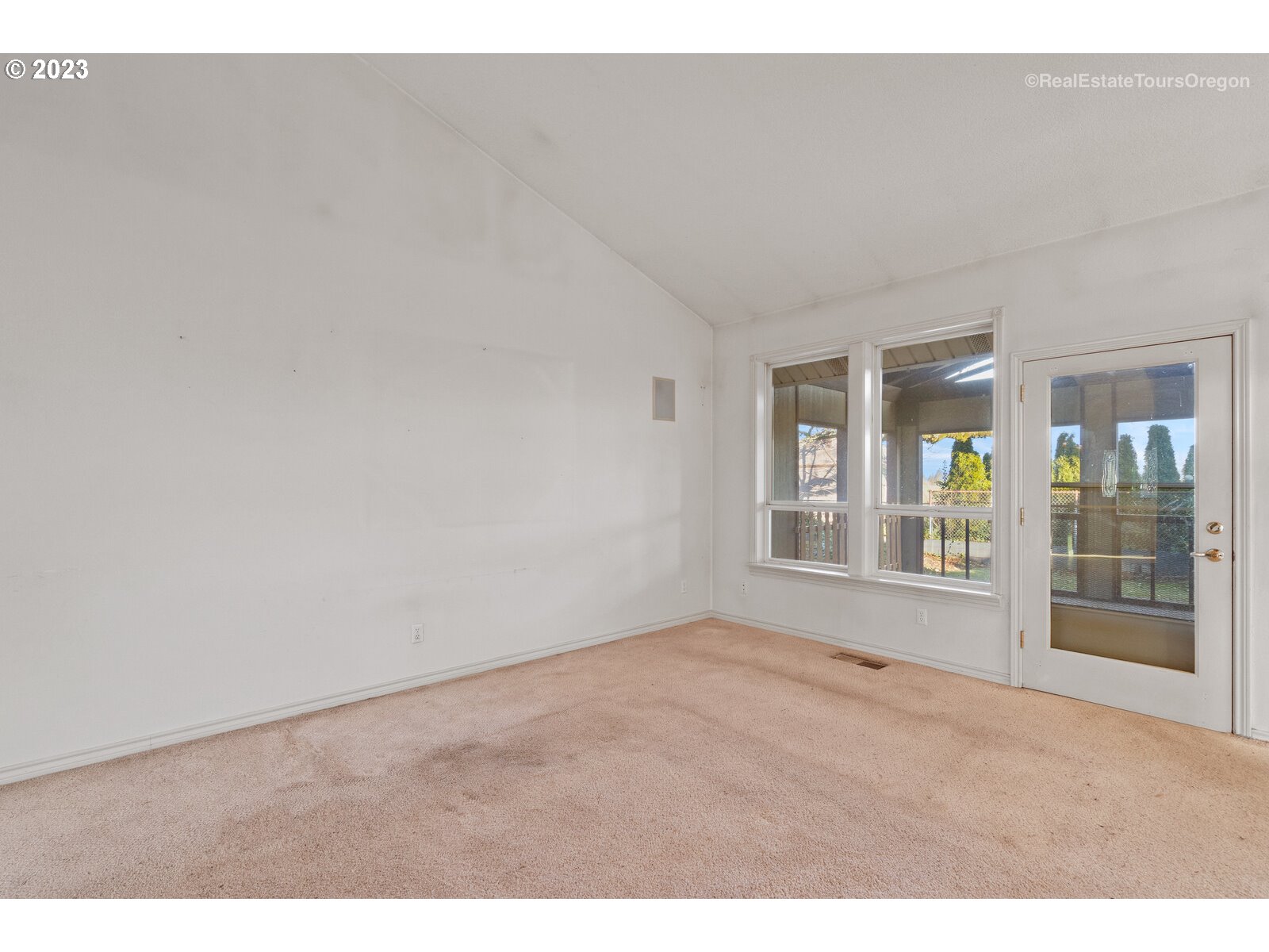 5161 Southeast Powell Valley Road Gresham, OR 97080 - Photo 9 of 32 a view of an empty room with a window