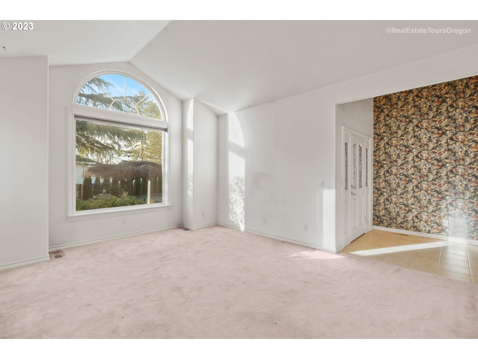 5161 Southeast Powell Valley Road Gresham, OR 97080 - Photo 10 of 32 a view of an empty room with a window