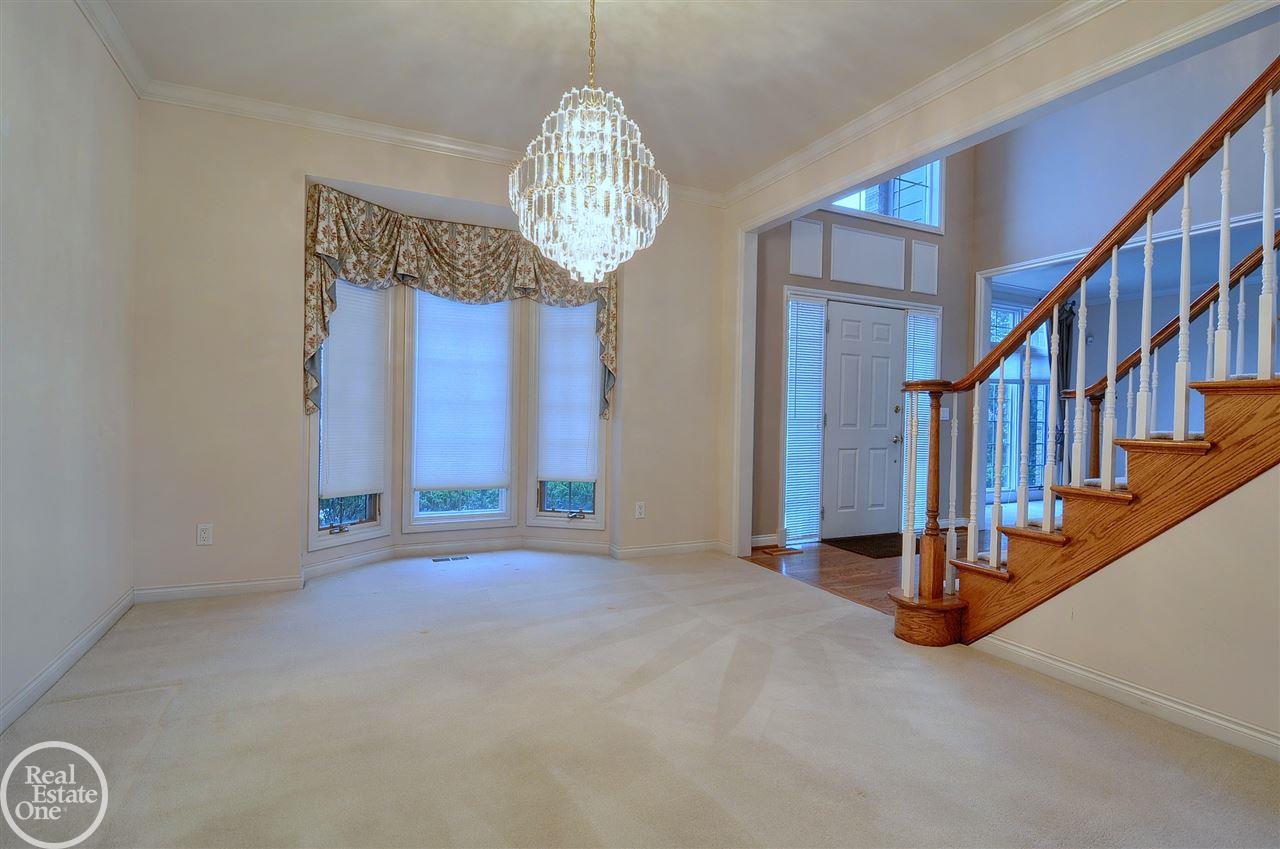538 Springview Drive Rochester, MI 48307 - Photo 30 of 58 50031002-29.JPG