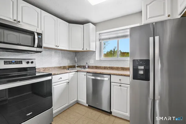$2,100 | 35 Carillon Drive, Unit D, Rocky Hill, CT 06067