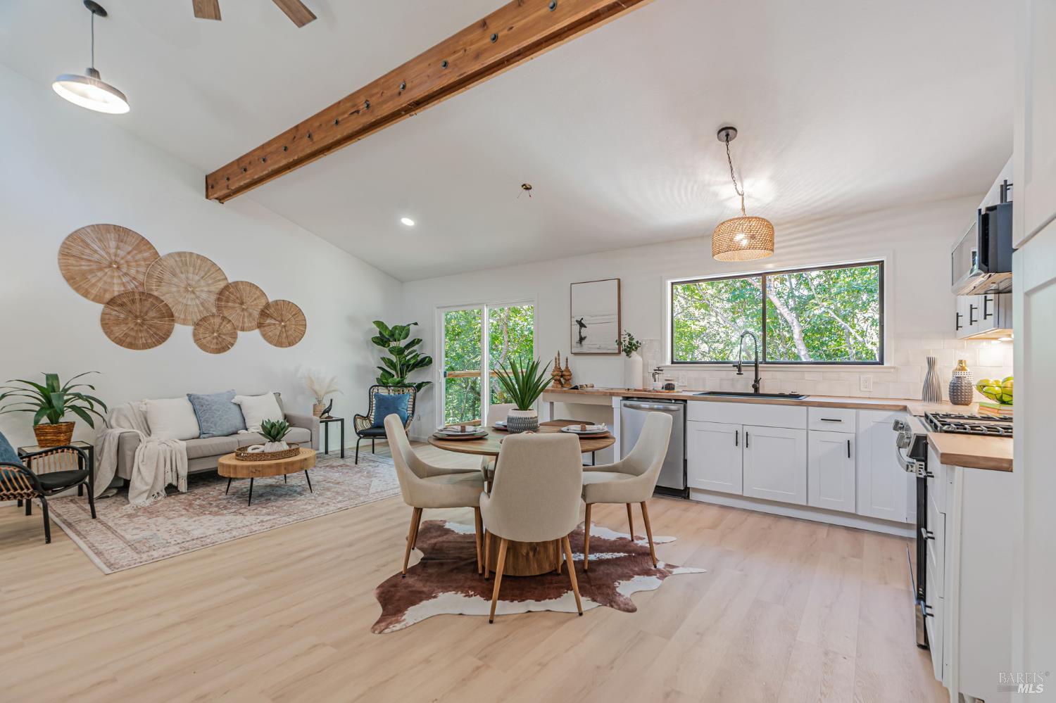 240 Vila Road Forestville, CA 95436 - Photo 7 of 38 Beautiful Open Family Room & Kitchen