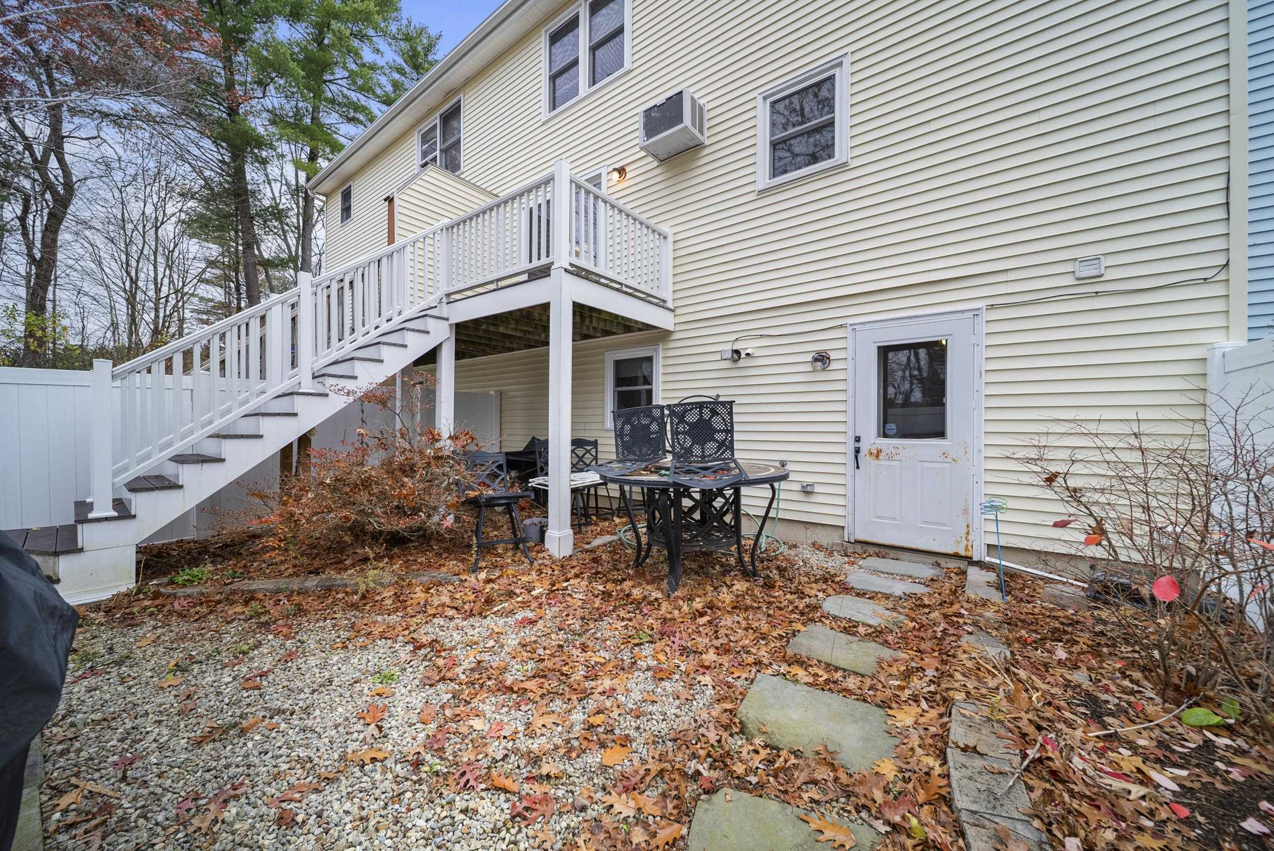 624 Hackett Hill Road Manchester, NH 03102 - Photo 3 of 38
