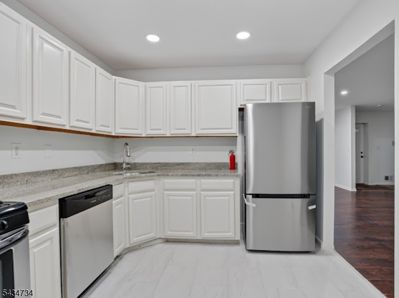 33 Seton Hall Drive Newark, NJ 07103 - Photo 6 of 14